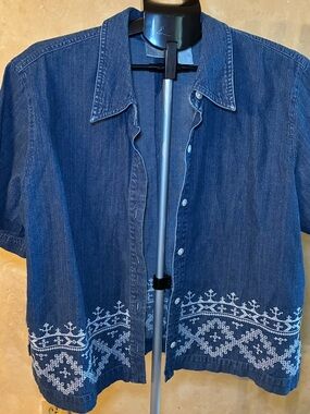 Vintage Short Sleeve Denim Button Down Top with Embroidery Detail
